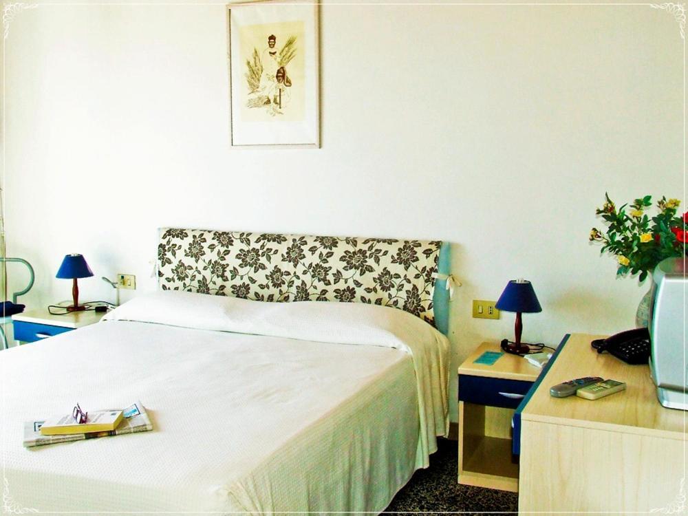 Hotel Miramare Bosa Marina Chambre photo